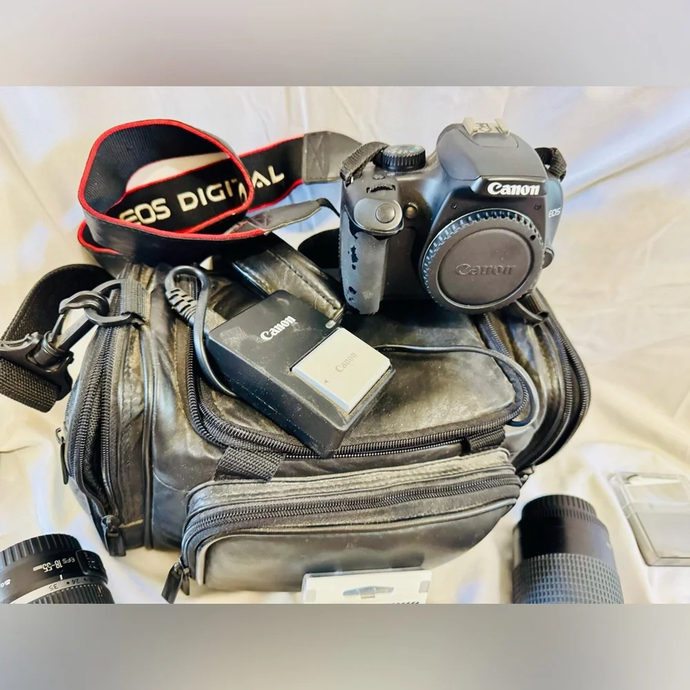 Canon Black EOS Rebel XS 1000D Camera Bundle with Accessories. Works Perfectly!